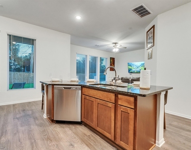 403 Magnolia Street - Photo Thumbnail 5