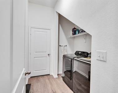 403 Magnolia Street - Photo Thumbnail 12