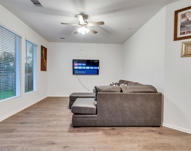403 Magnolia Street - Photo Thumbnail 4