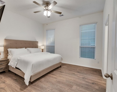 403 Magnolia Street - Photo Thumbnail 8