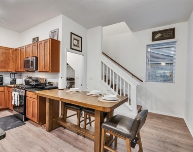 403 Magnolia Street - Photo Thumbnail 7