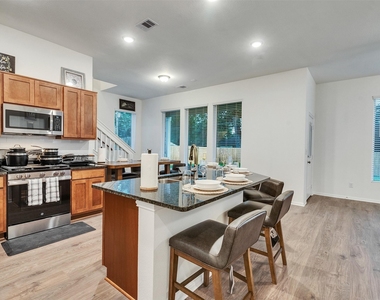 403 Magnolia Street - Photo Thumbnail 2
