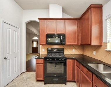 13918 Goodridge Drive - Photo Thumbnail 7