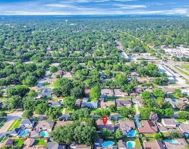 13918 Goodridge Drive - Photo Thumbnail 17
