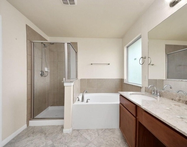 13918 Goodridge Drive - Photo Thumbnail 11