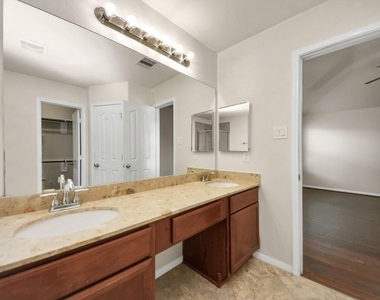 13918 Goodridge Drive - Photo Thumbnail 12
