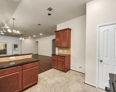 13918 Goodridge Drive - Photo Thumbnail 8