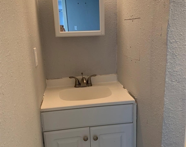 3116 Avenue L - Photo Thumbnail 9