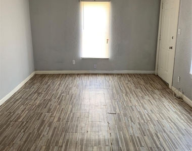 3116 Avenue L - Photo Thumbnail 2