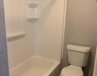 3116 Avenue L - Photo Thumbnail 8