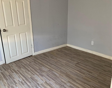 3116 Avenue L - Photo Thumbnail 5