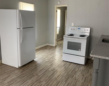 3116 Avenue L - Photo Thumbnail 4