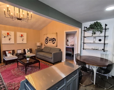 2118 Oakdale Street - Photo Thumbnail 3