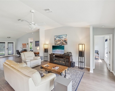 940 Belmont Street E - Photo Thumbnail 13