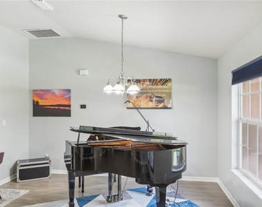940 Belmont Street E - Photo Thumbnail 22