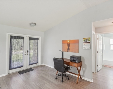 940 Belmont Street E - Photo Thumbnail 23