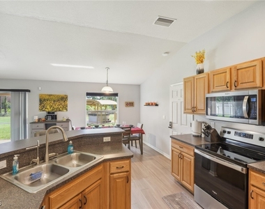 940 Belmont Street E - Photo Thumbnail 20