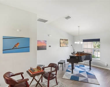 940 Belmont Street E - Photo Thumbnail 21