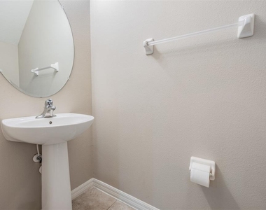 7012 Holly Heath Drive - Photo Thumbnail 9