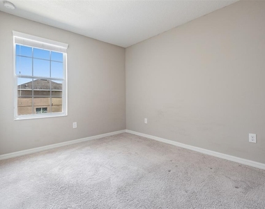 7012 Holly Heath Drive - Photo Thumbnail 15