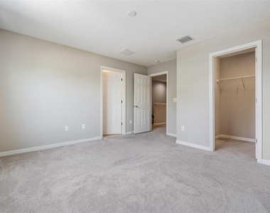 7012 Holly Heath Drive - Photo Thumbnail 11