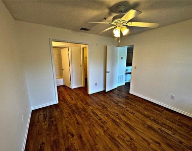 11901 4th Street N - Photo Thumbnail 10