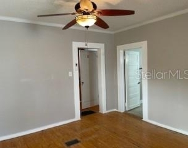 912 E Saint Clair Street - Photo Thumbnail 9