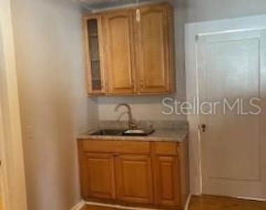 912 E Saint Clair Street - Photo Thumbnail 2