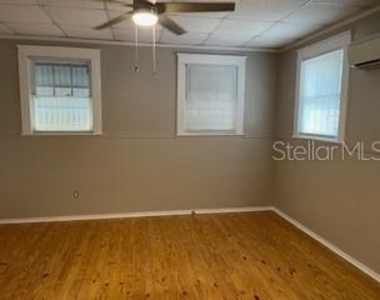 912 E Saint Clair Street - Photo Thumbnail 3