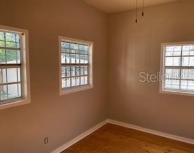 912 E Saint Clair Street - Photo Thumbnail 5