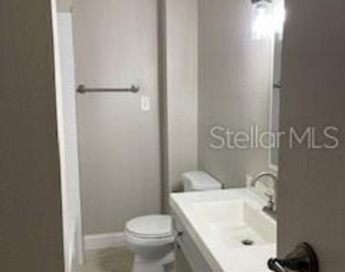 912 E Saint Clair Street - Photo Thumbnail 7