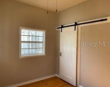 912 E Saint Clair Street - Photo Thumbnail 4