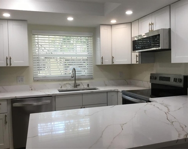 44 Country Club Drive - Photo Thumbnail 8