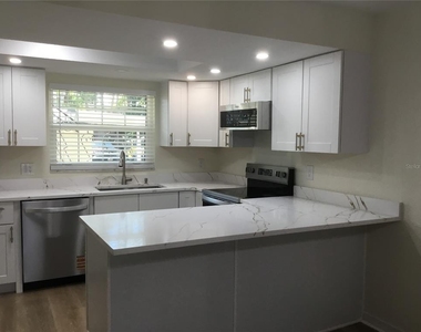 44 Country Club Drive - Photo Thumbnail 6