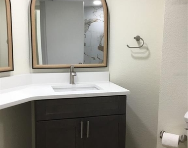 44 Country Club Drive - Photo Thumbnail 20