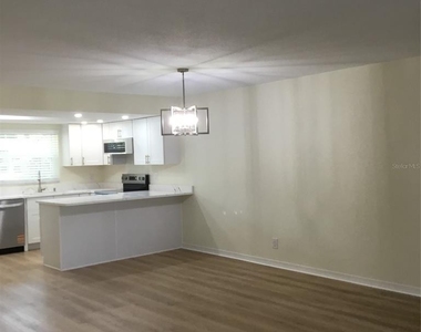 44 Country Club Drive - Photo Thumbnail 12