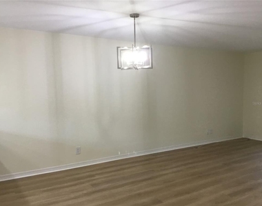 44 Country Club Drive - Photo Thumbnail 11