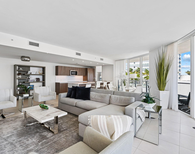 401 N Birch Road - Photo Thumbnail 2