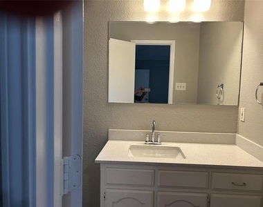 6621 N Park Drive - Photo Thumbnail 15