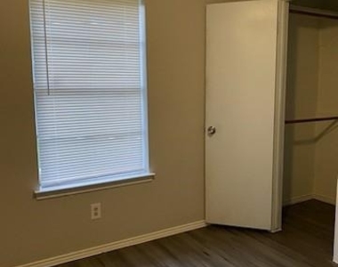 6621 N Park Drive - Photo Thumbnail 5