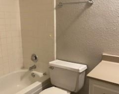6621 N Park Drive - Photo Thumbnail 3