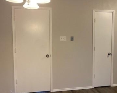 6621 N Park Drive - Photo Thumbnail 8