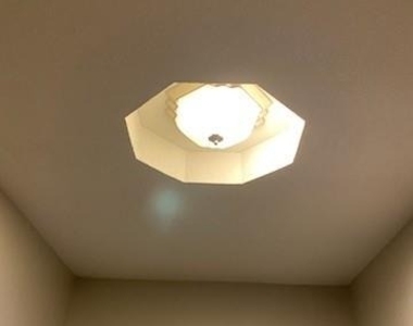 6621 N Park Drive - Photo Thumbnail 2