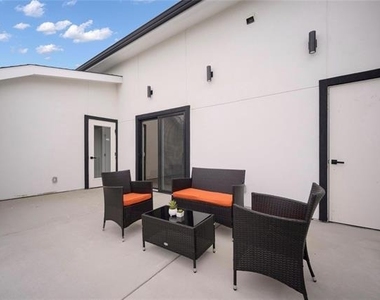 1512 Seegar Street - Photo Thumbnail 4