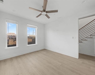 2925 Spruce Valley Lane - Photo Thumbnail 18