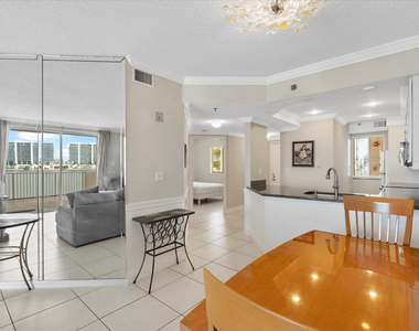 18260 N Bay Road - Photo Thumbnail 11