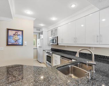 18260 N Bay Road - Photo Thumbnail 4