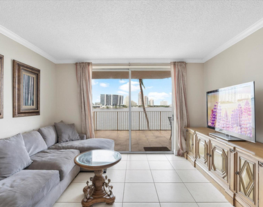 18260 N Bay Road - Photo Thumbnail 8