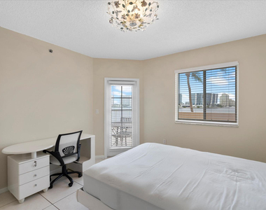 18260 N Bay Road - Photo Thumbnail 13