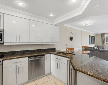 18260 N Bay Road - Photo Thumbnail 6